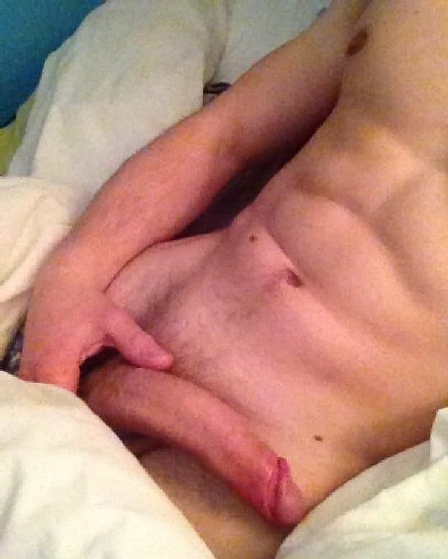 Nc L E Konu Mak Ispanya Nude Selfie On Bed Sald R Para Dizi